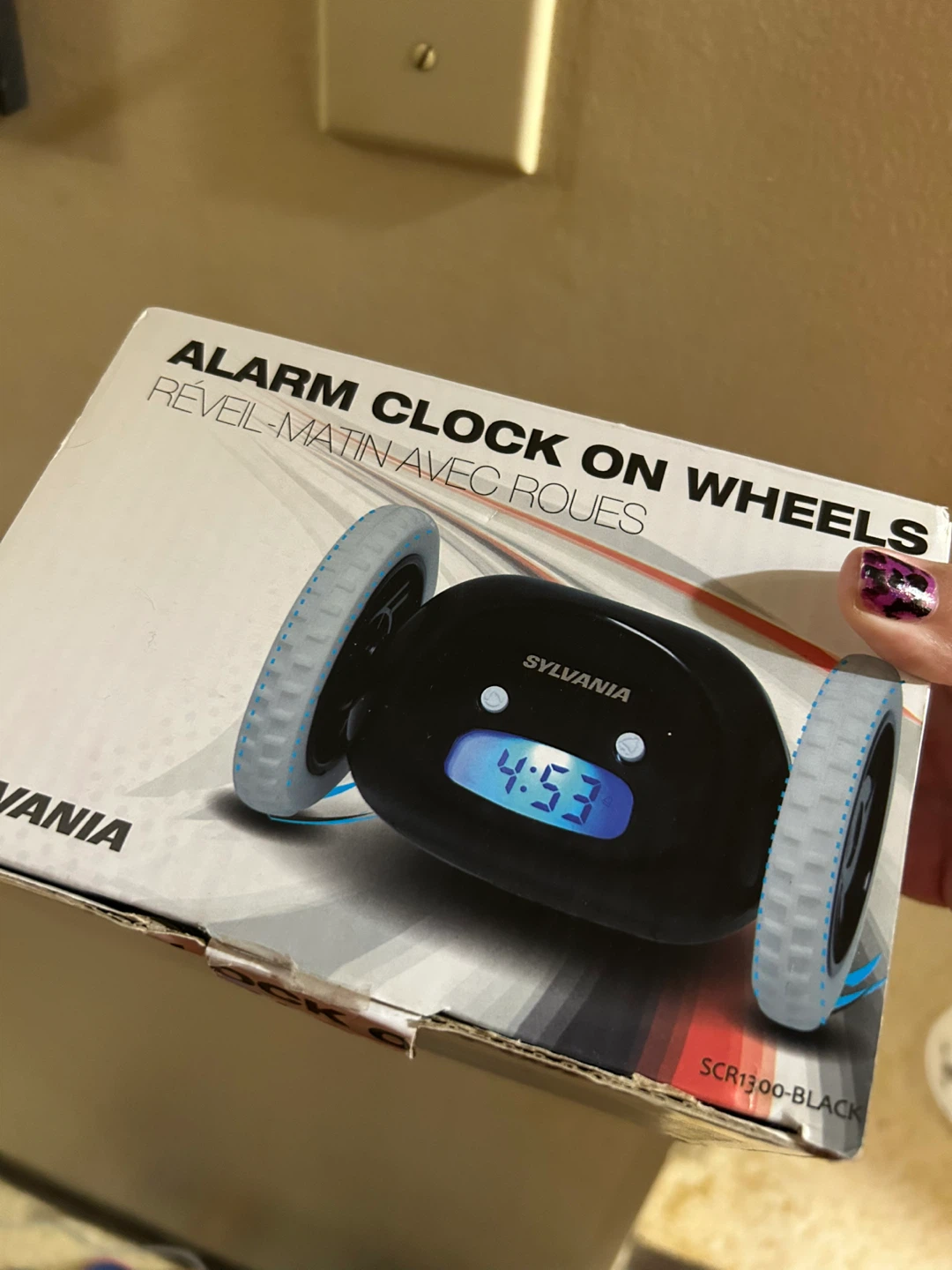 Sylvania Alarm Clock on Wheels - photo 3
