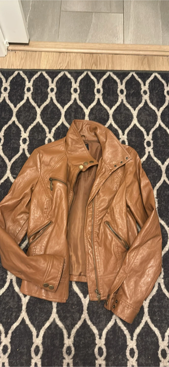 Assorted Women's Jackets and Vests - photo 2