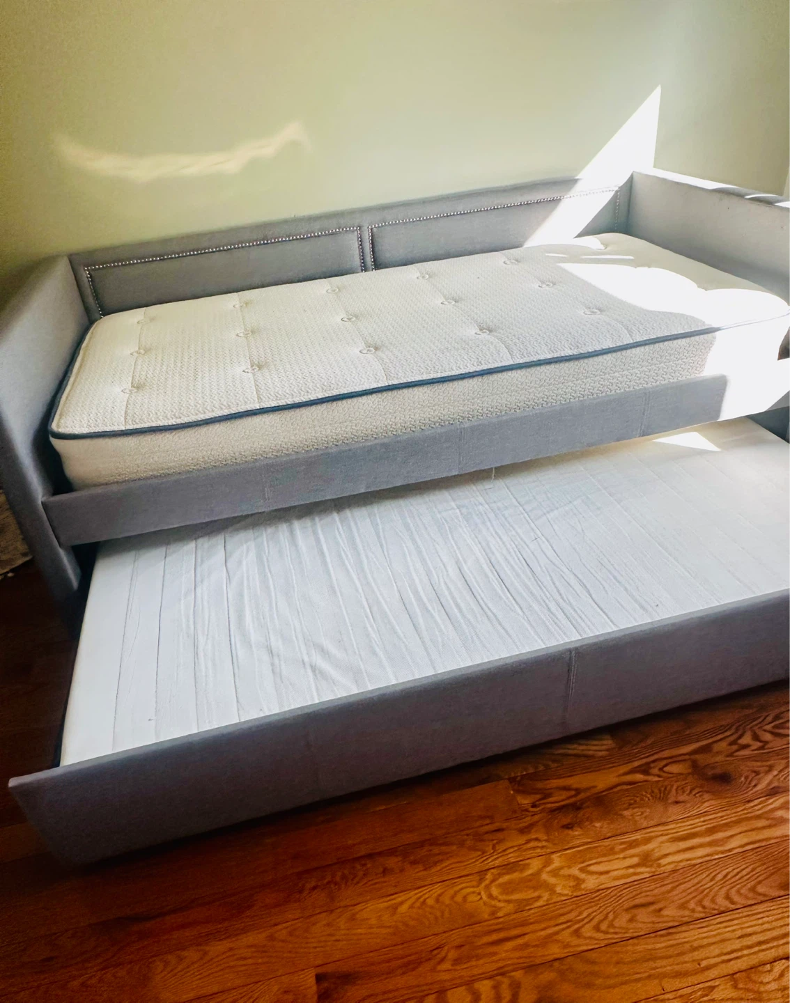 Gray Upholstered Daybed with Trundle - photo 2