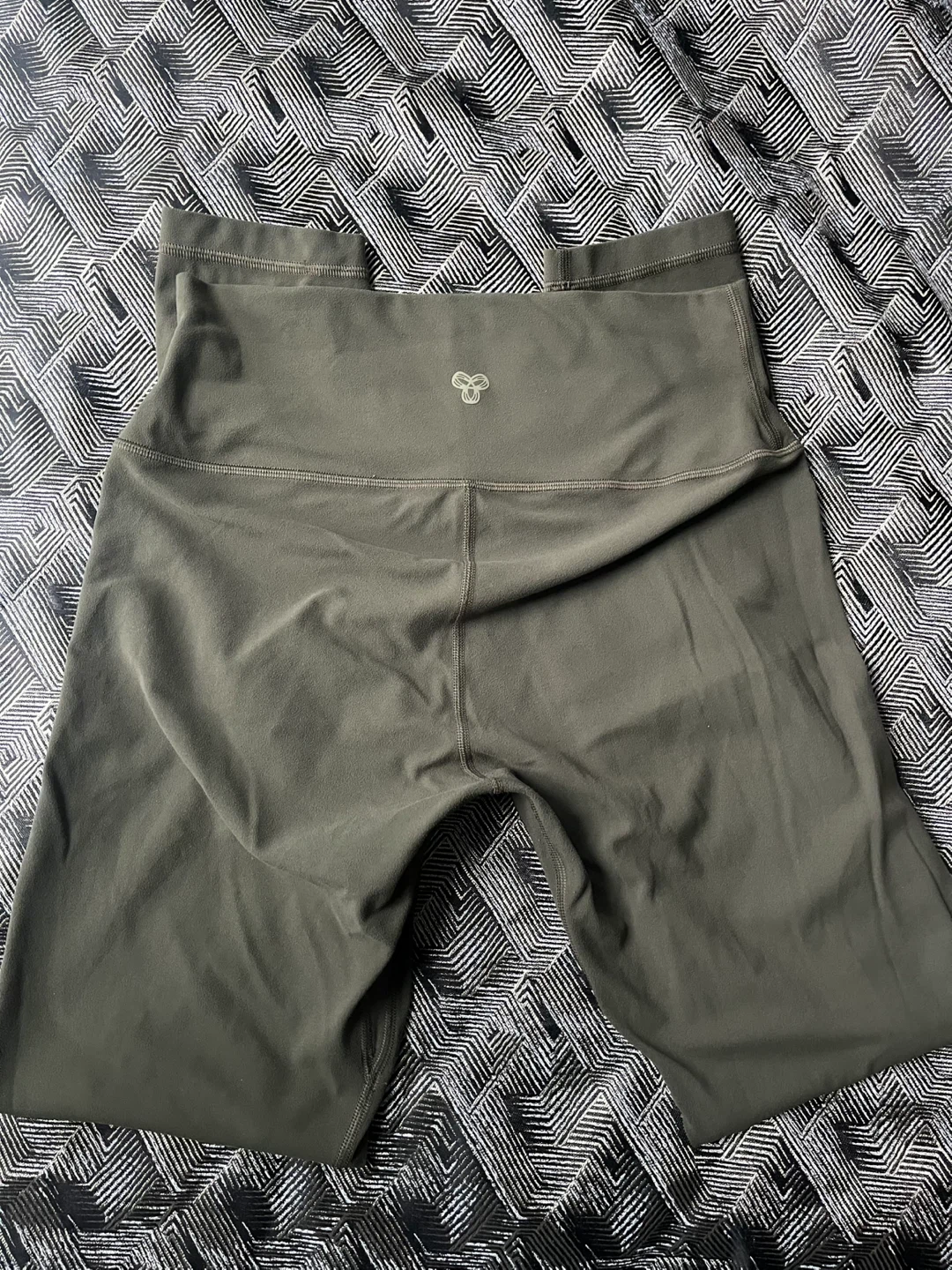 Aritzia Golden BUTTER ATMOSPHERE HI-RISE LEGGING - Size 10 - photo 2