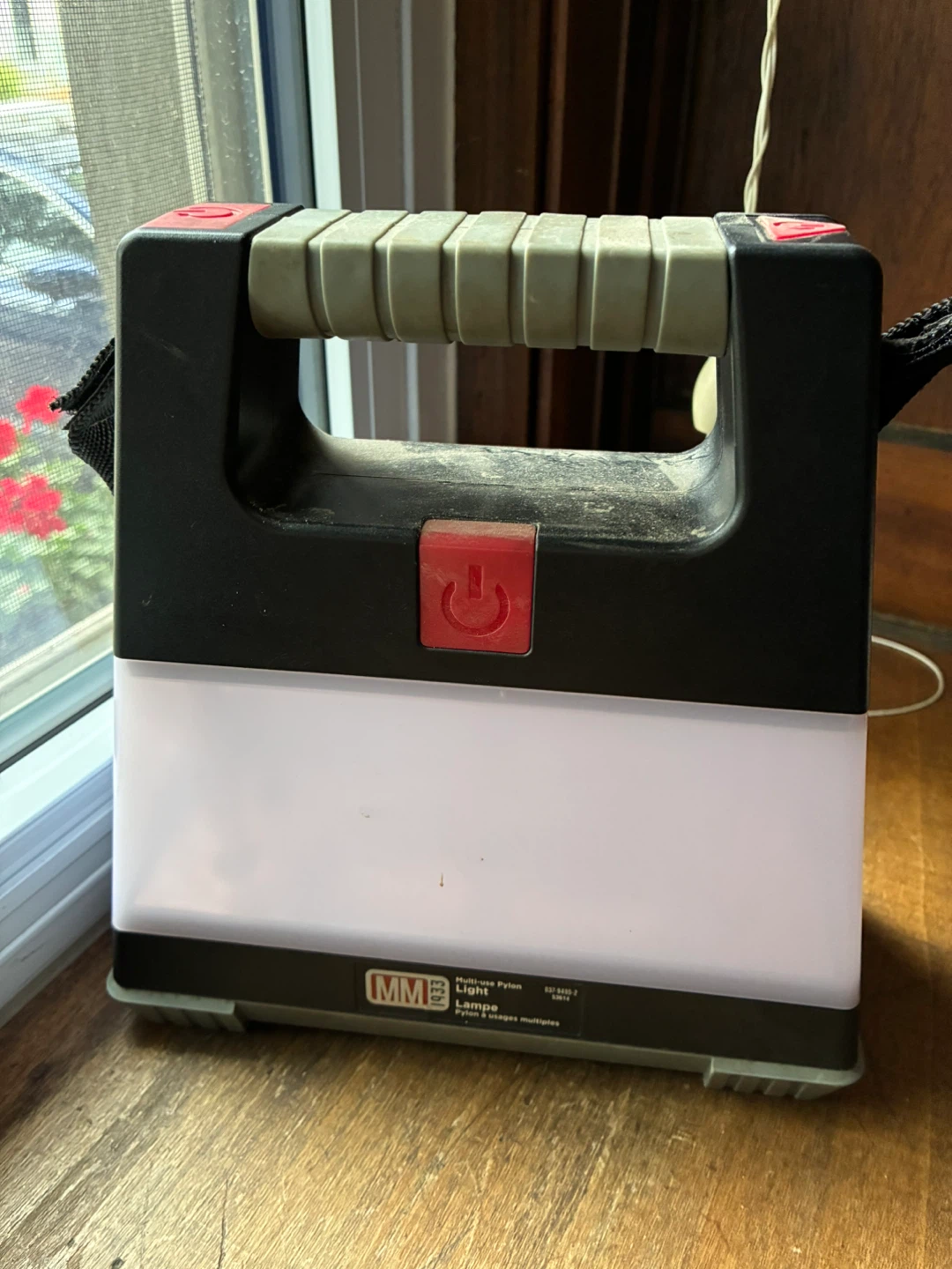 Heavy-duty portable MM 1933 multi-use pylon/work light
