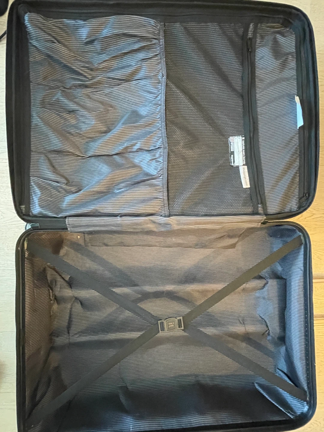it Luggage Hard Shell Spinner Suitcase - photo 3