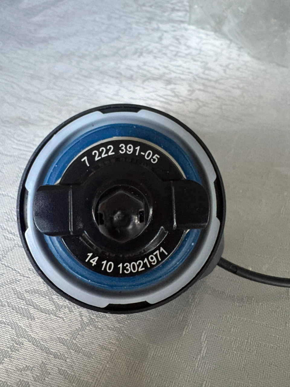 BMW Fuel Tank Cap 7 222 391-05 - photo 2