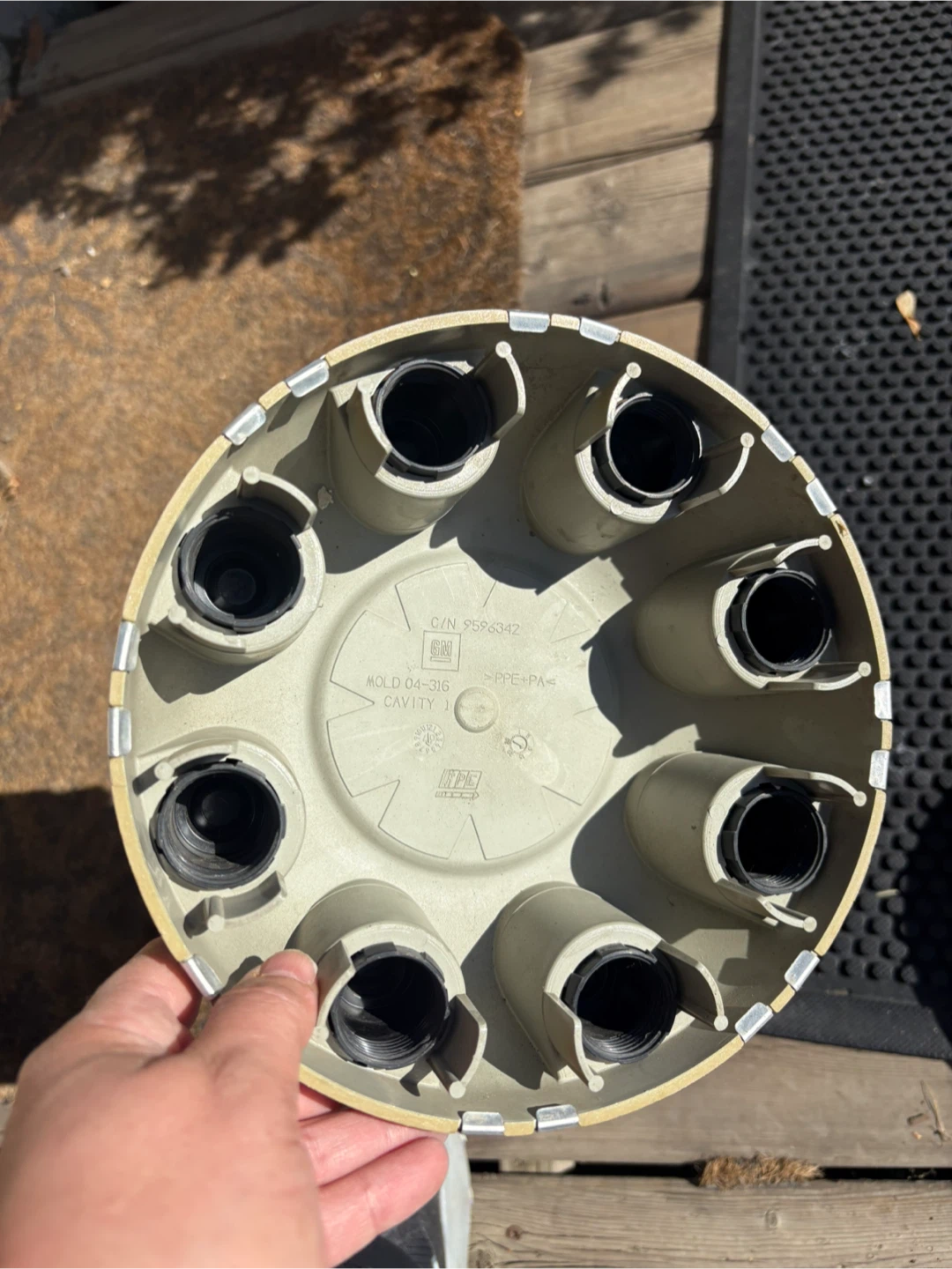 Set of 2 GMC Truck Centre Caps - photo 2