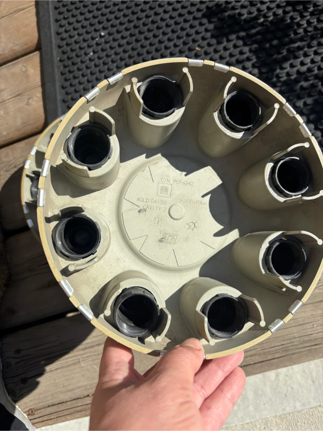 Set of 2 GMC Truck Centre Caps - photo 3