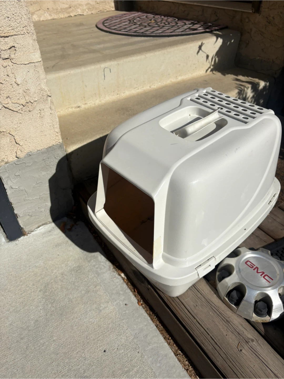 Enclosed Cat Litter Box and Scoop