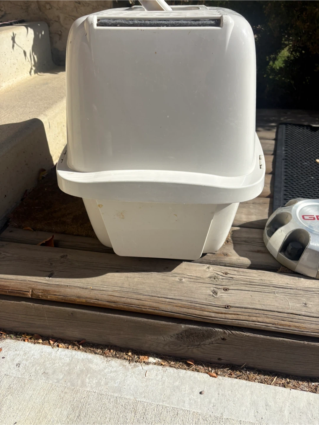 Enclosed Cat Litter Box and Scoop - photo 2