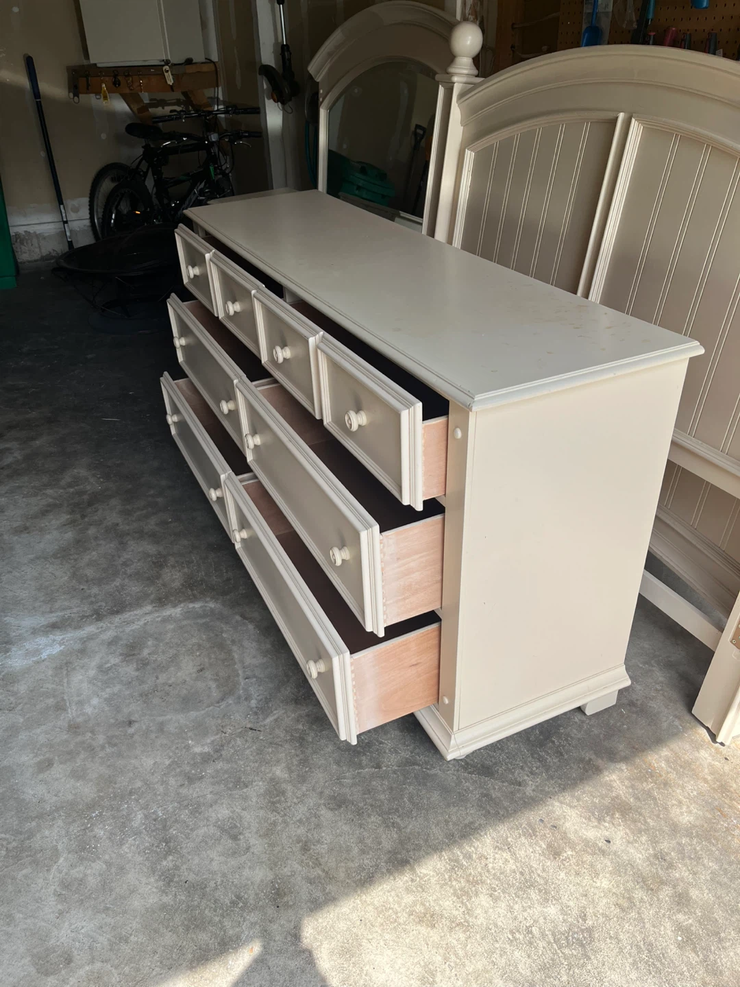 Cream bedroom furniture set for sale - photo 3