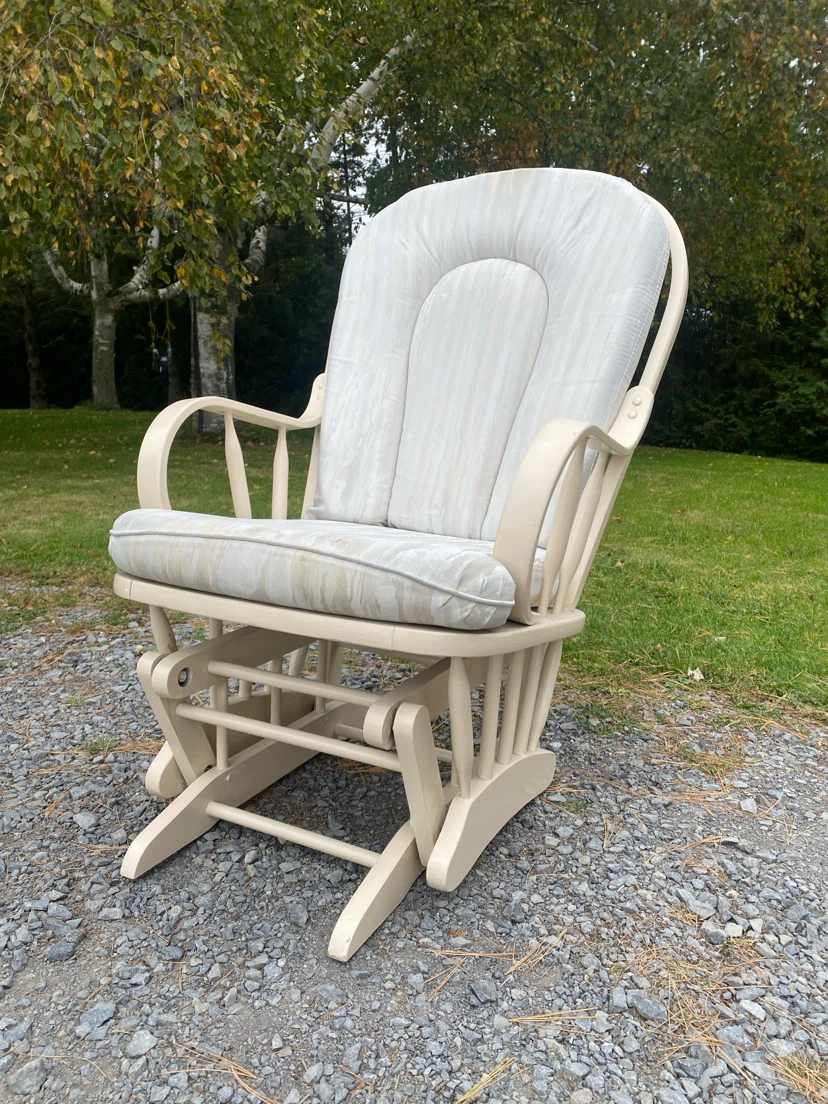 Vintage Wooden Glider Rocking Chair (CAN DELIVER)