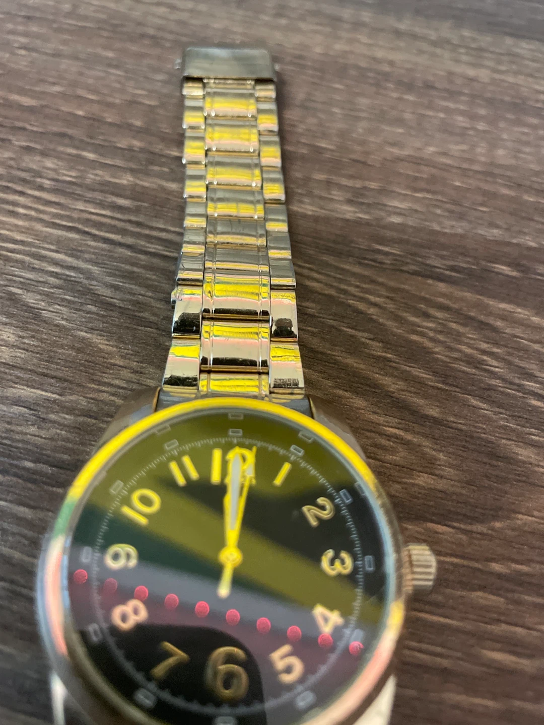 Gold-tone wristwatch with black dial - photo 2