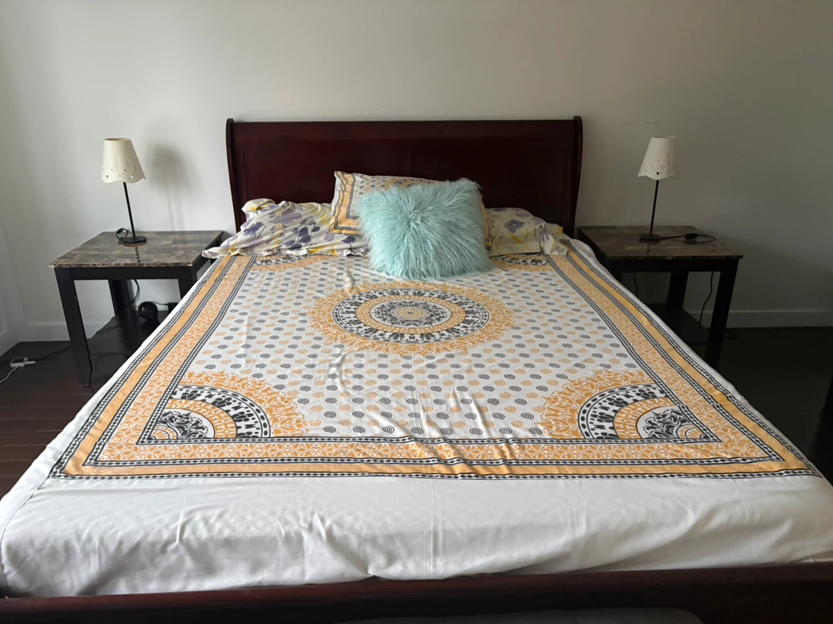 🛏️ Queen Bed Frame + Two Brand‑New Mattresses for Sale