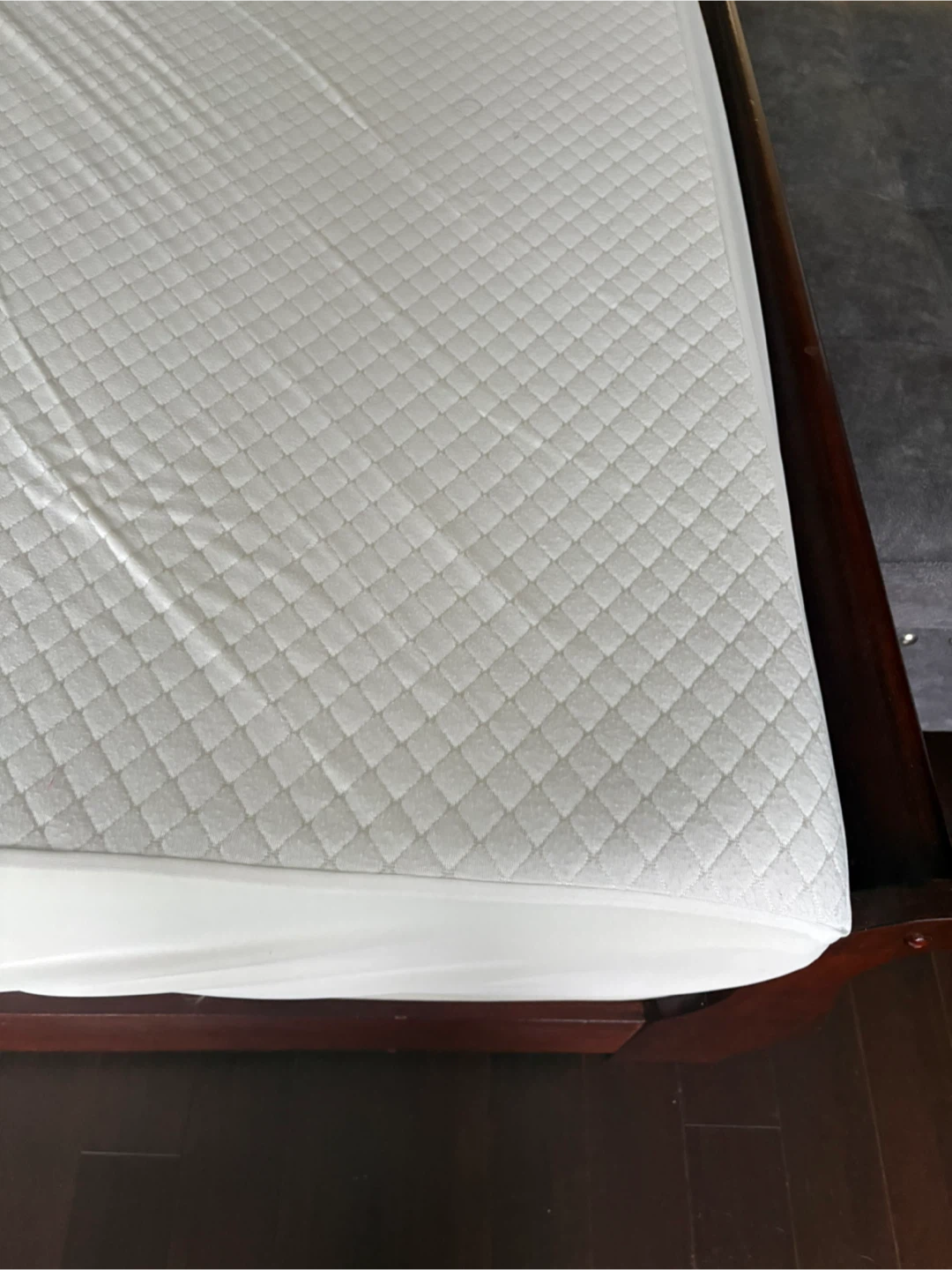 🛏️ Queen Bed Frame + Two Brand‑New Mattresses for Sale - photo 4