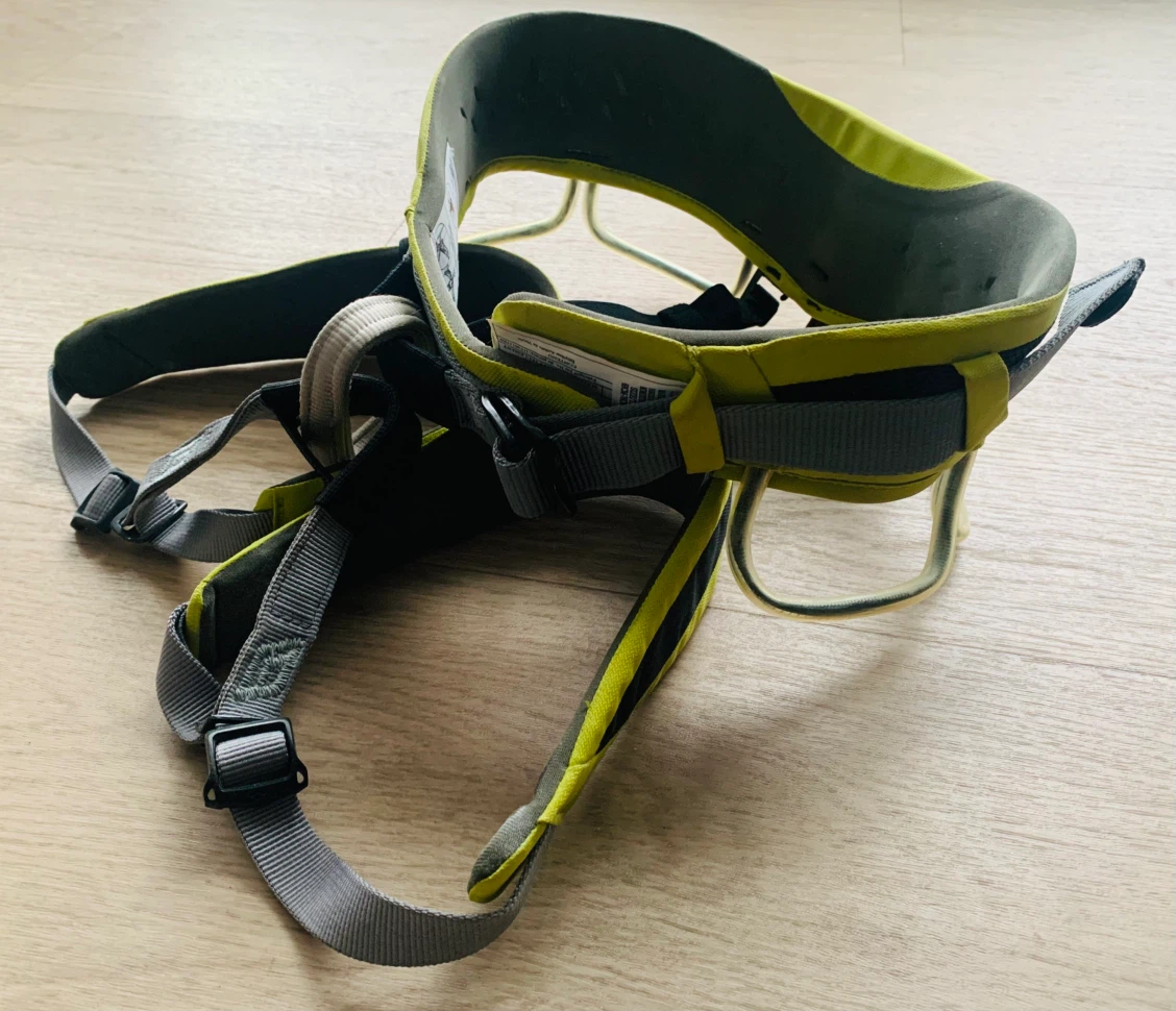 Men’s Black Diamond Climbing Harness (Size S) - photo 3