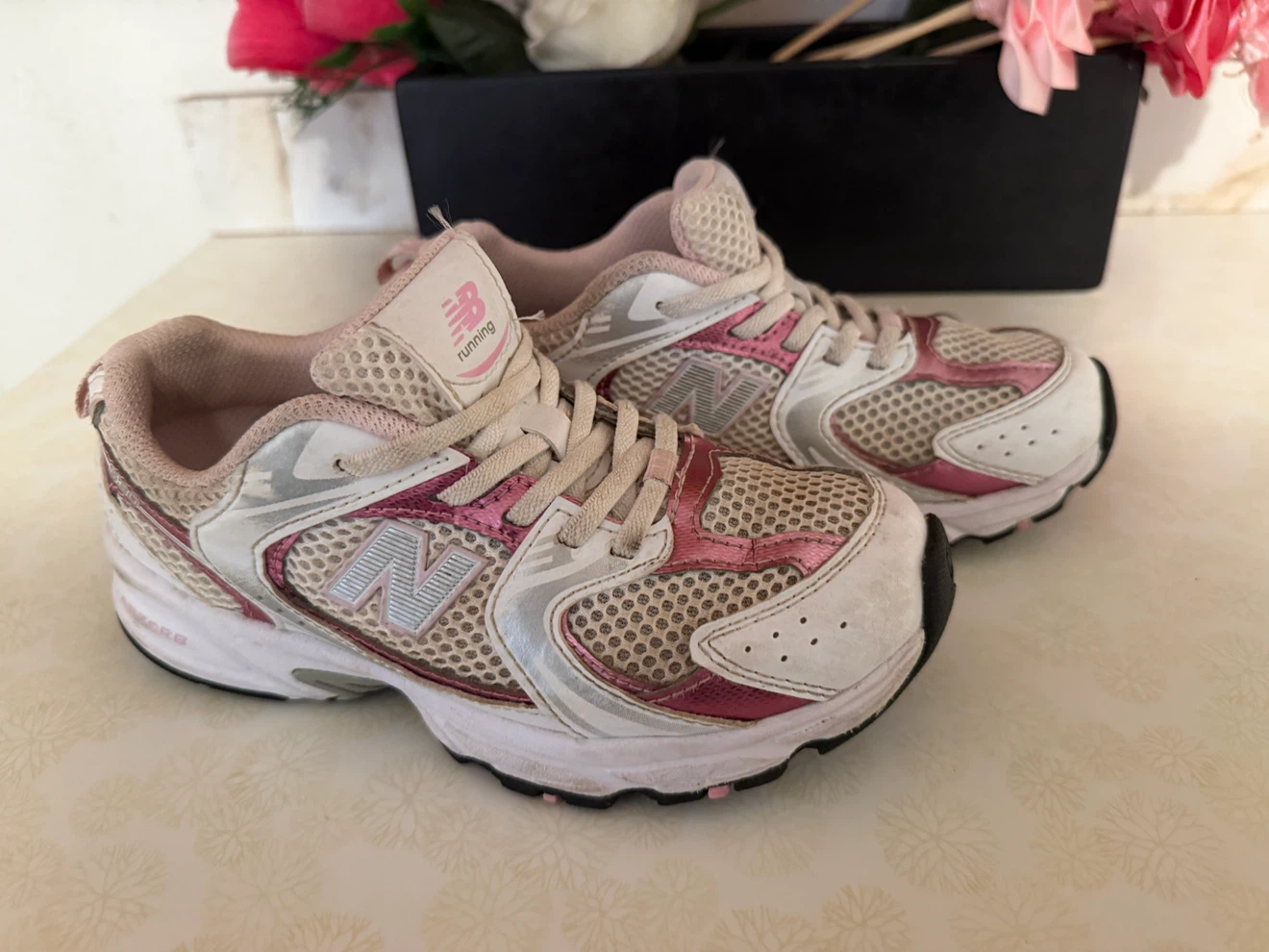 New Balance Running Shoes girls kids size 1 US