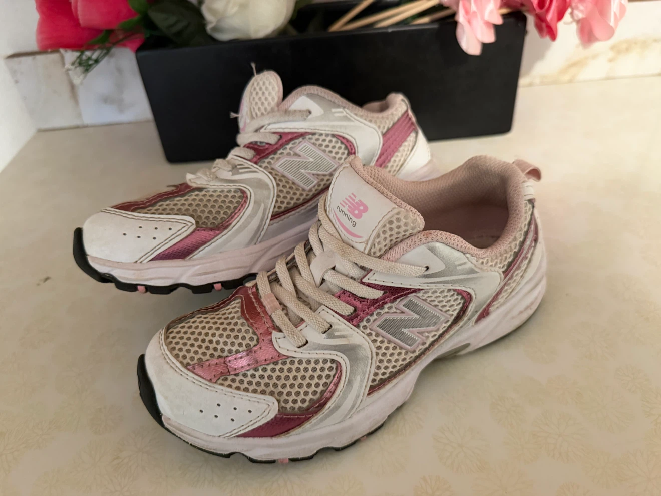 New Balance Running Shoes girls kids size 1 US - photo 3