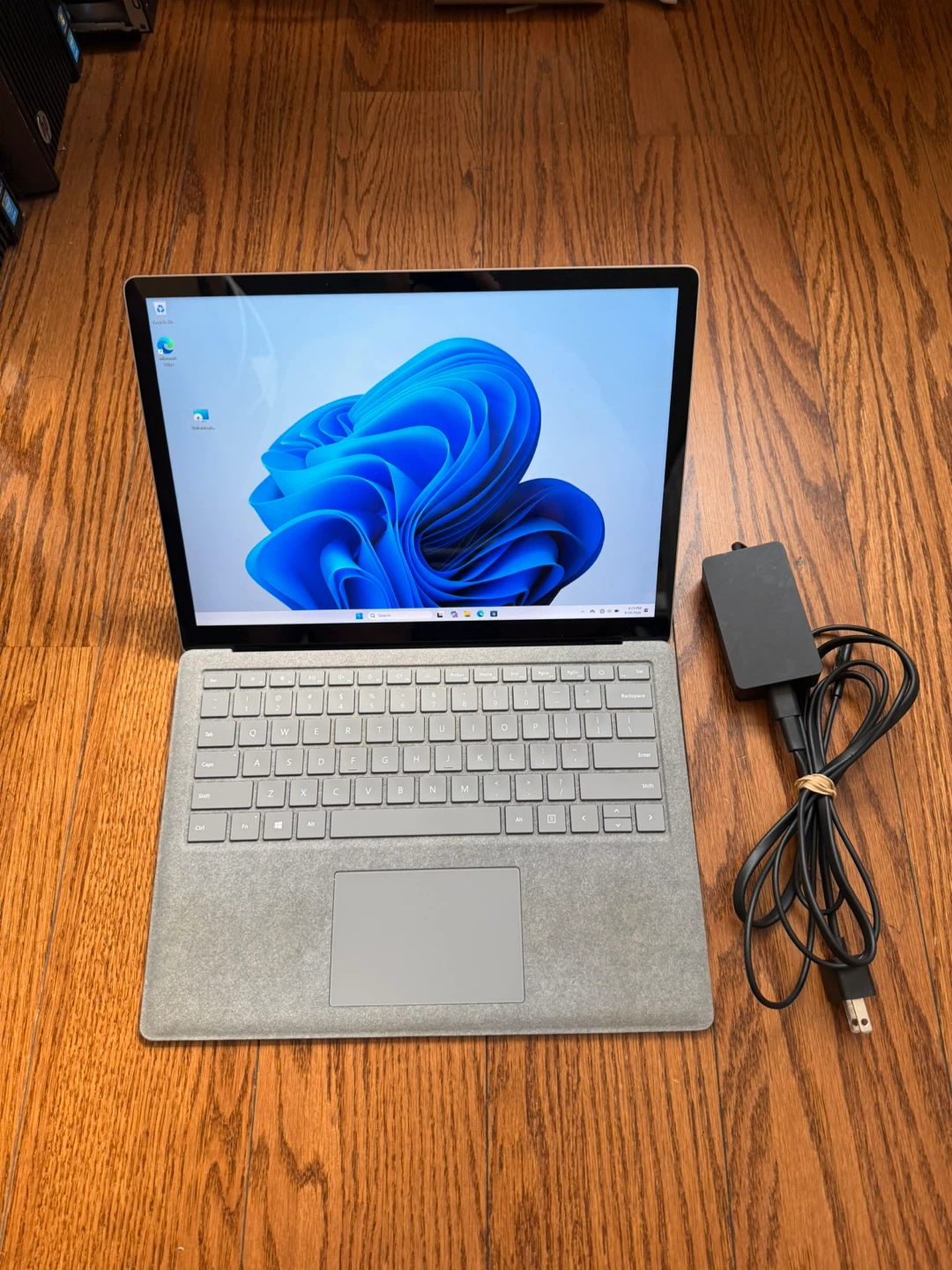 Microsoft Surface Laptop I5/8GB RAM/256GB SSD Touchscreen