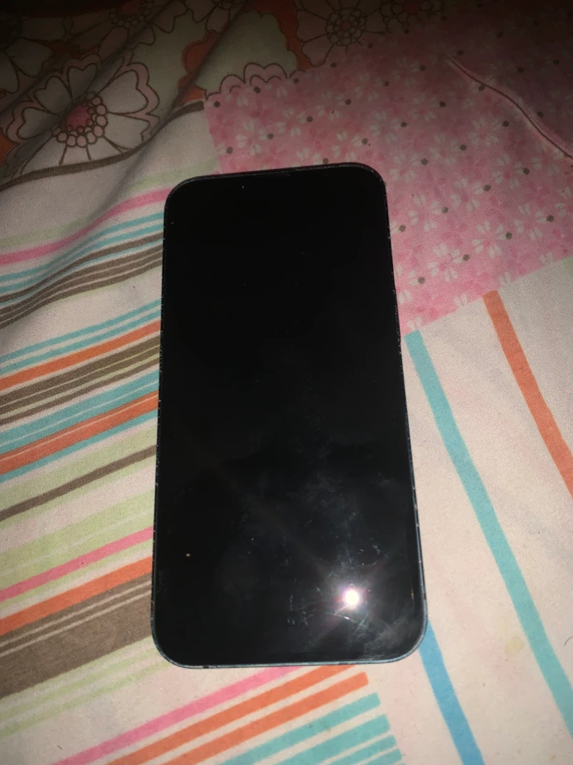 Apple iPhone 13 Black (locked) (selling for parts) - photo 4