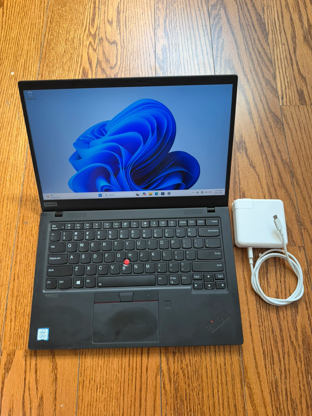 Lenovo X1 Gen 7 8GB RAM 256GB SSD Fully Functional with charger