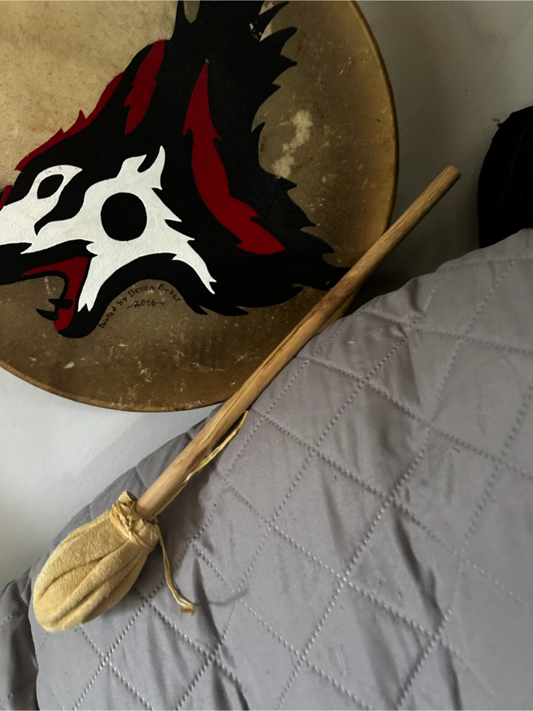 Authentic 2006 Signed Native Wolf Hand Drum - photo 5