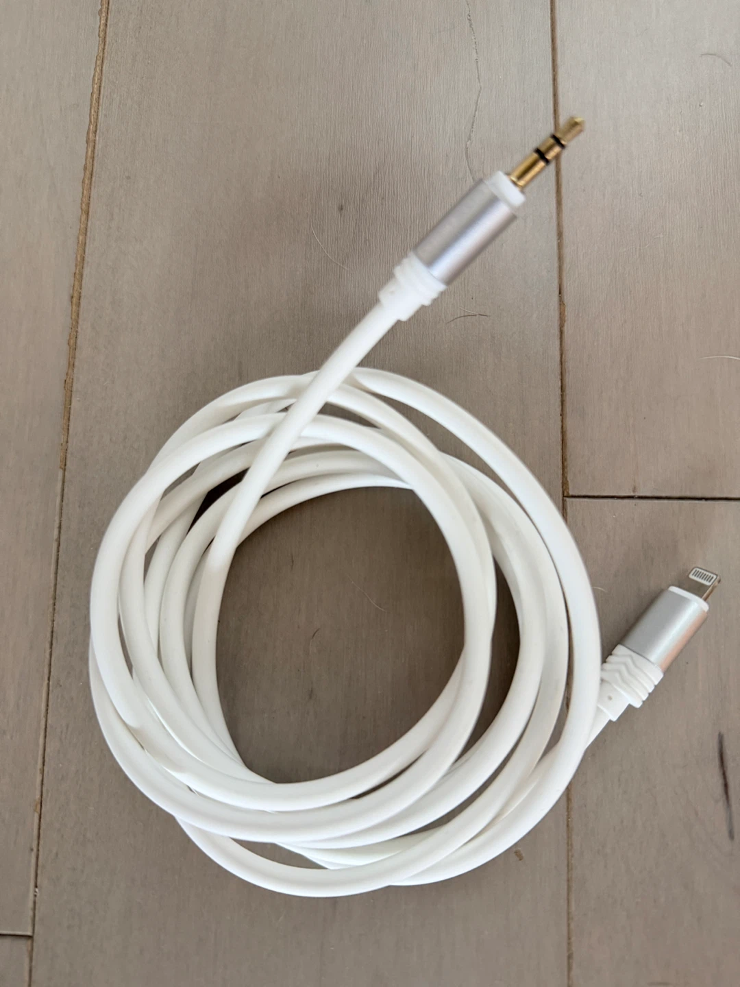 Câble adaptateur Omiqis Lightning vers auxiliaire 3,5 mm