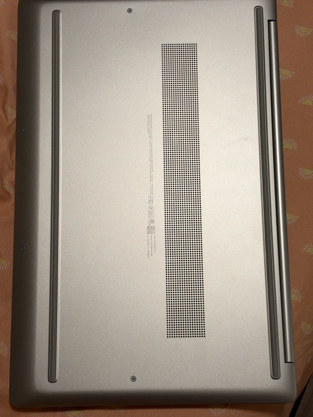 HP Laptop 17-cn2008ca - photo 3