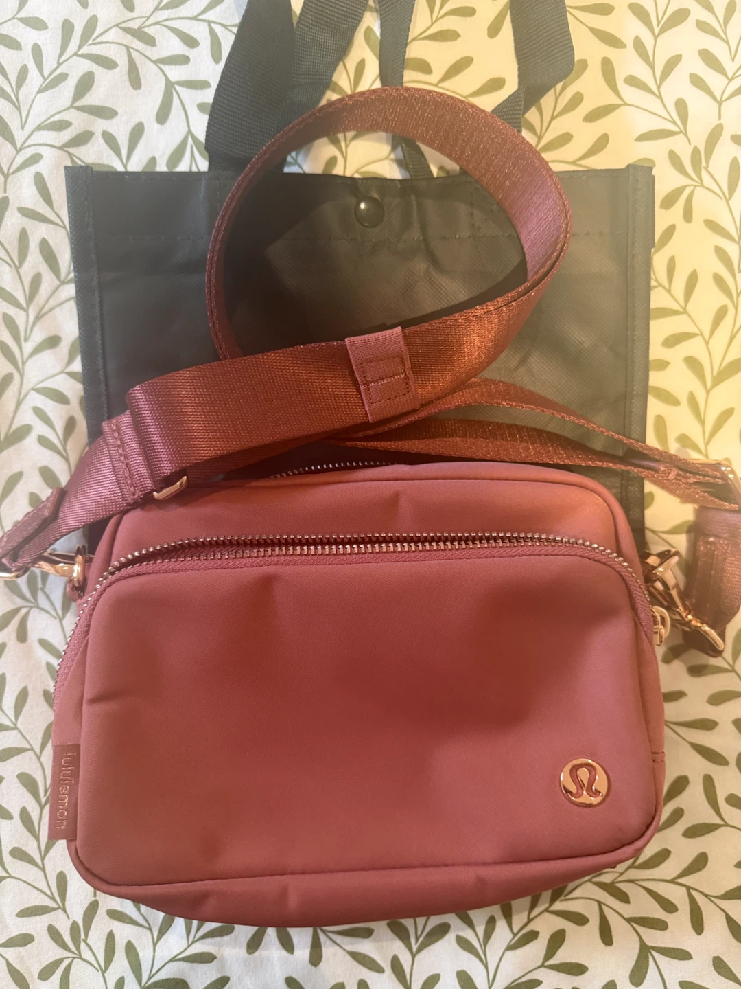 Lululemon Everywhere Crossbody Bag 2L Toasted Pink - photo 2