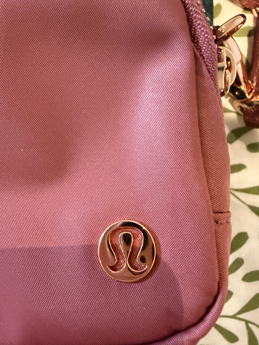 Lululemon Everywhere Crossbody Bag 2L Toasted Pink - photo 3