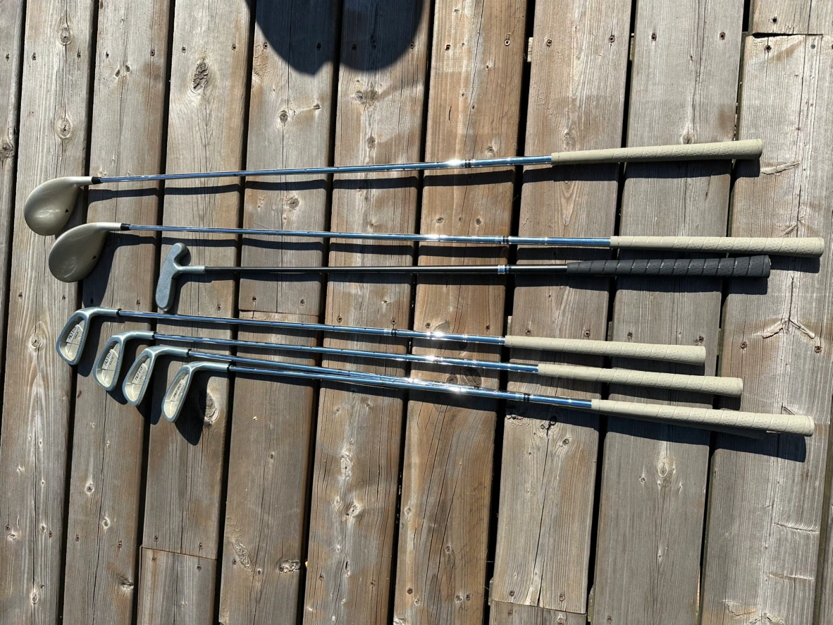 Women’s Golf clubs and cart
