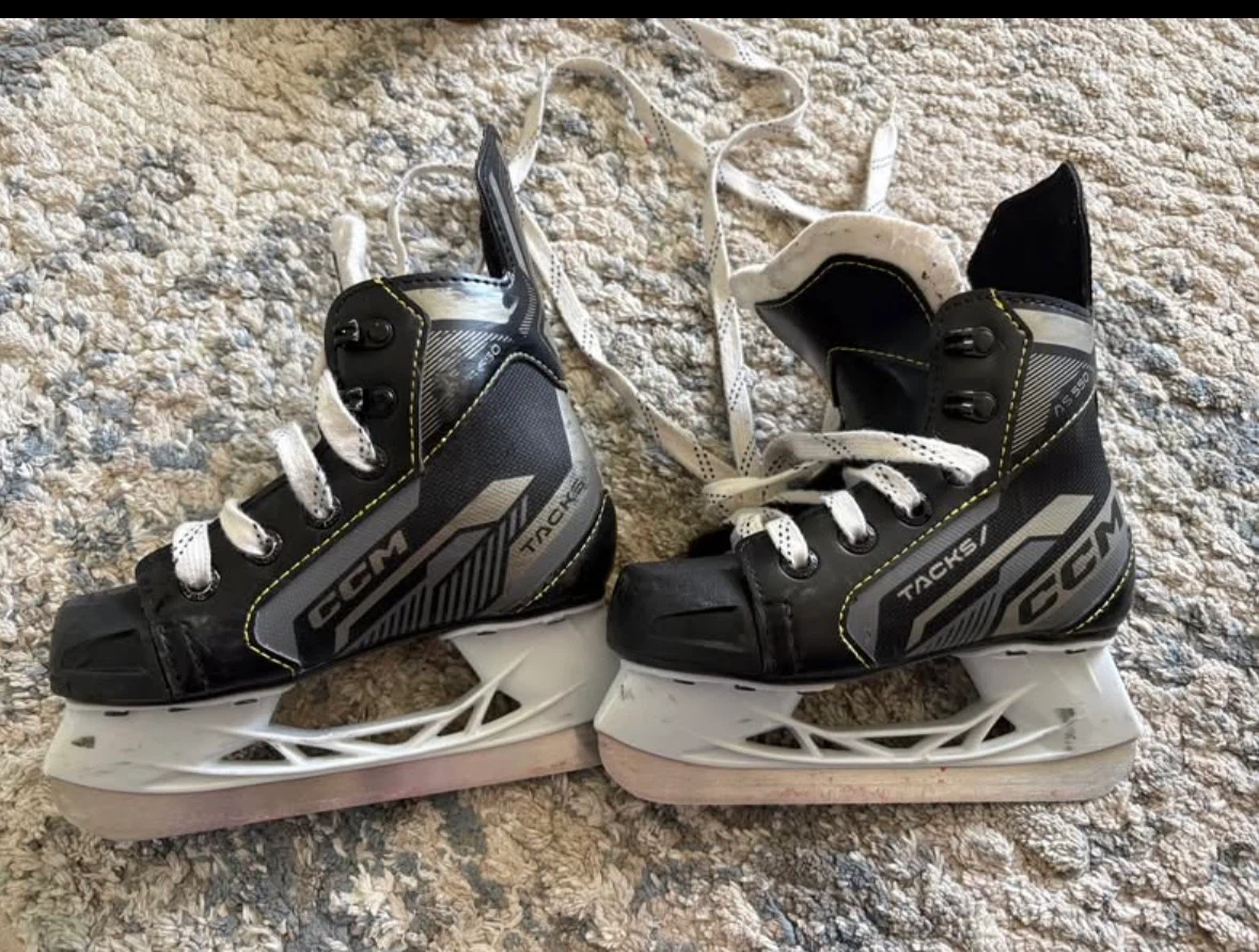 CCM Tacks AS 550 Hockey Skates - Youth Size 10