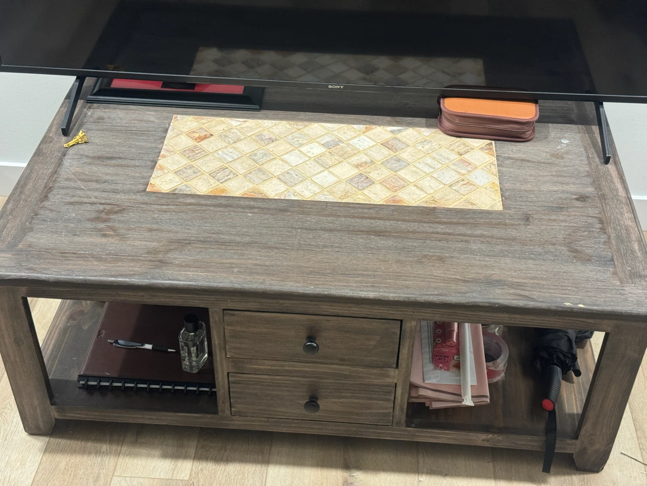 The bricks coffee table with 4 drawers