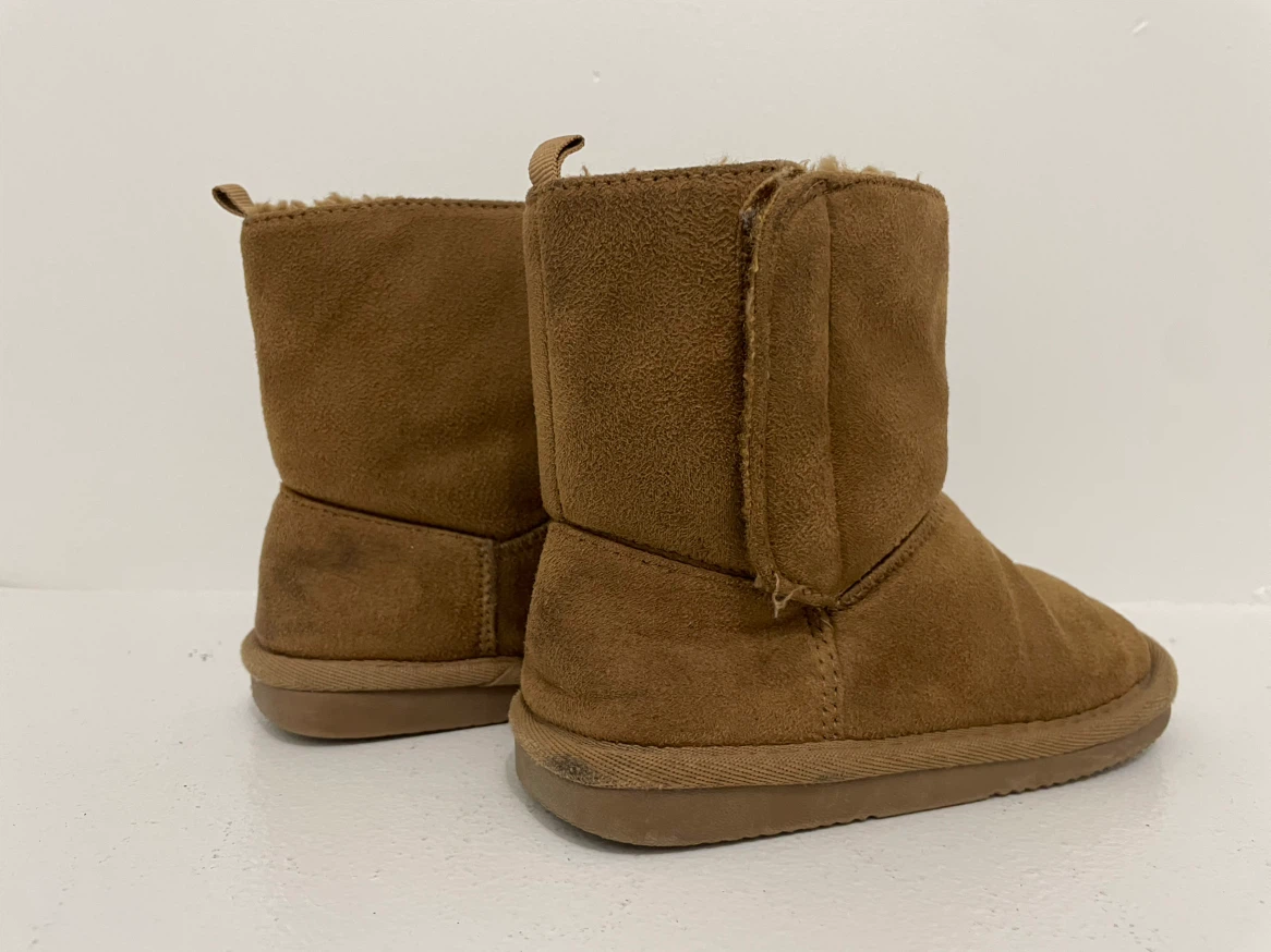 JOE FRESH kids girls cozy boots size 10@ Downtown - photo 3