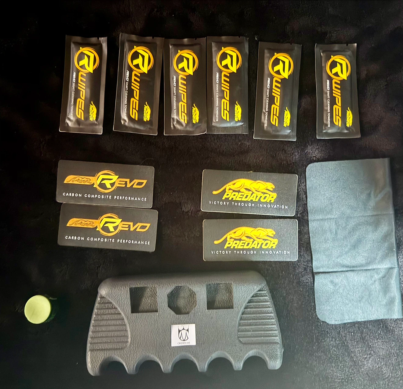 Predator Cue Case (Jasmin Ouschan) and Accessory Set - photo 2
