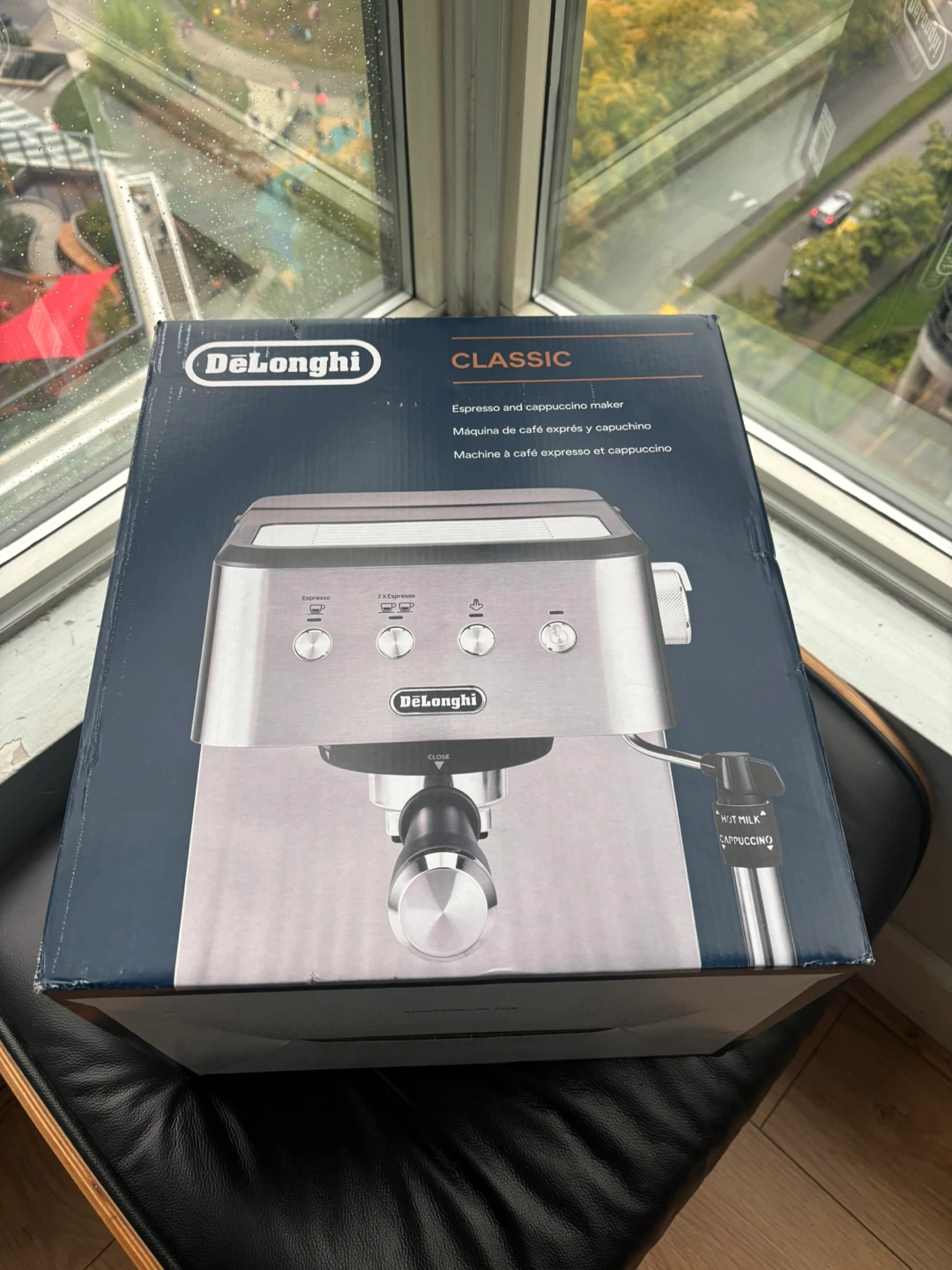 De'Longhi Classic Espresso and Cappuccino Maker