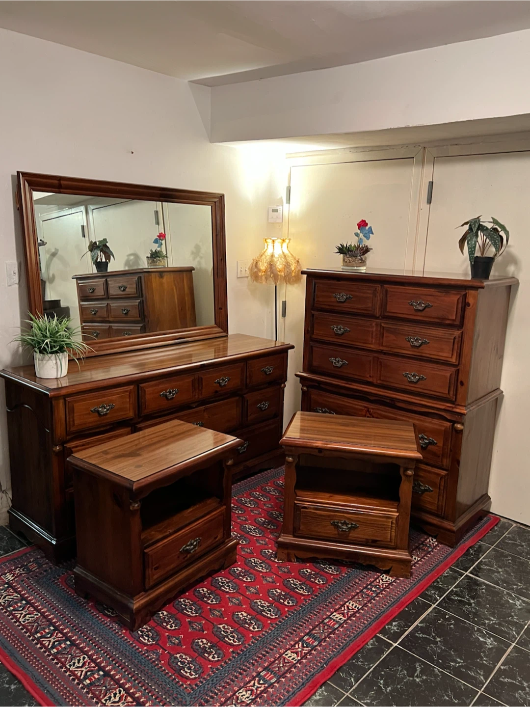 Bedroom Set 5-Piece Dressers Nightstands & Mirror Delivery Extra