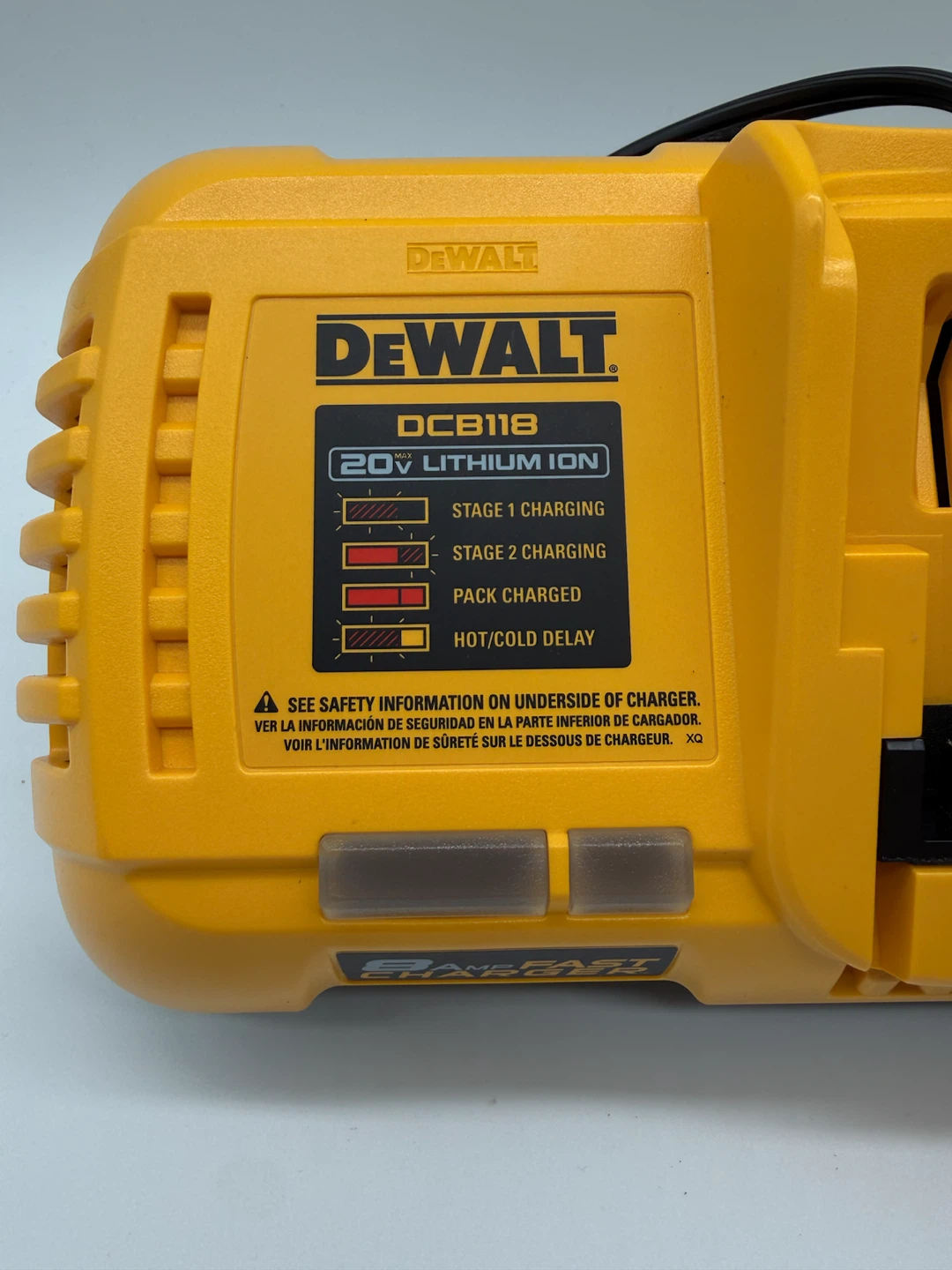DEWALT 20V/60V MAX Fan Cooled Fast Battery Charger 8Ah - photo 2