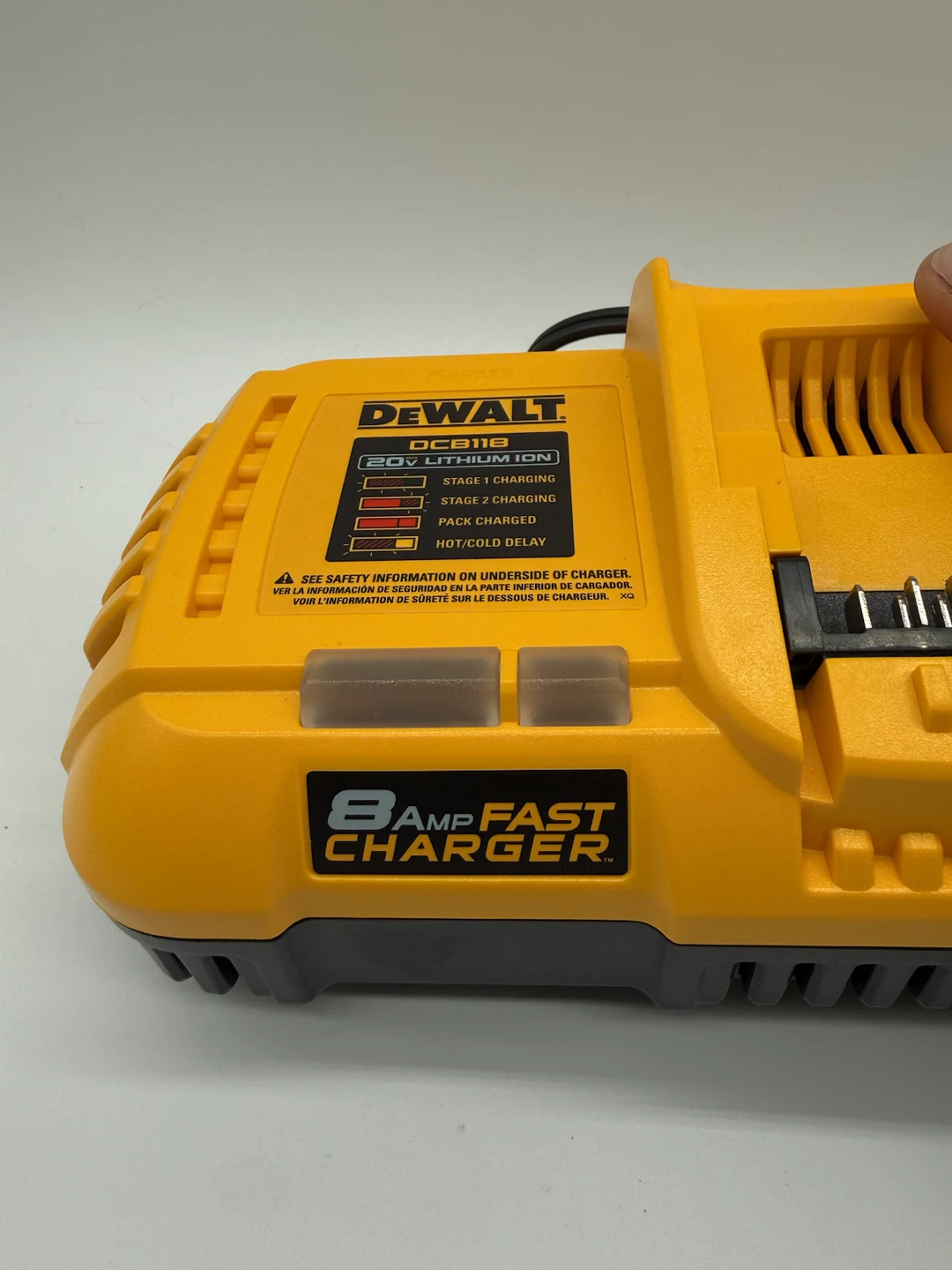 DEWALT 20V/60V MAX Fan Cooled Fast Battery Charger 8Ah - photo 3