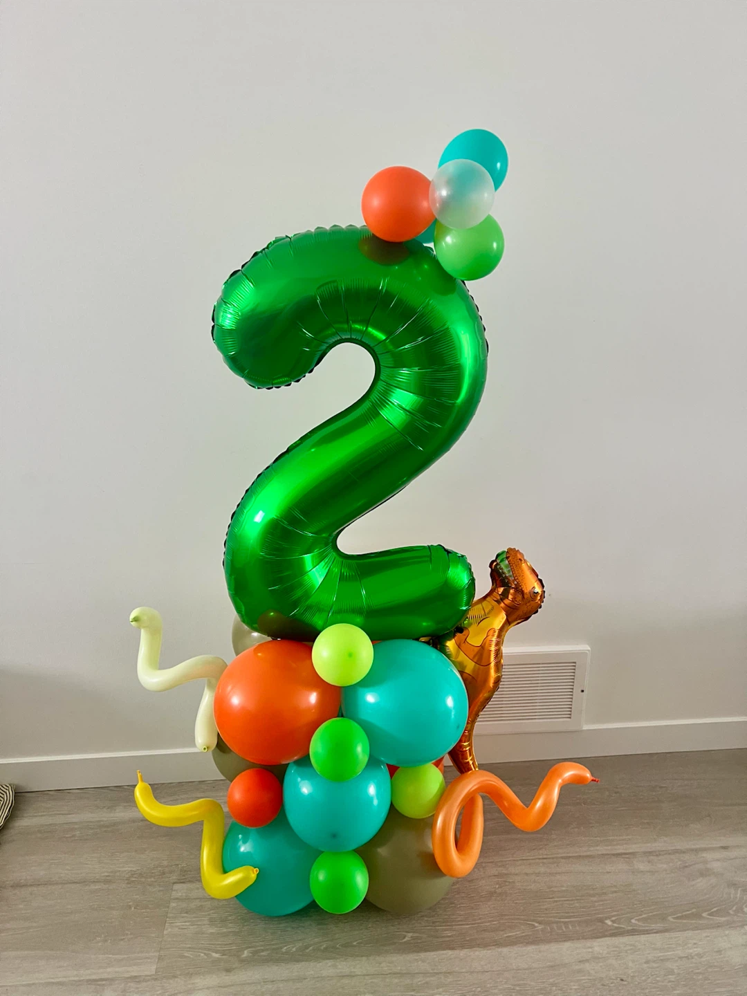 Balloon Tower – $40 💚Two-Rex🦖 - photo 2