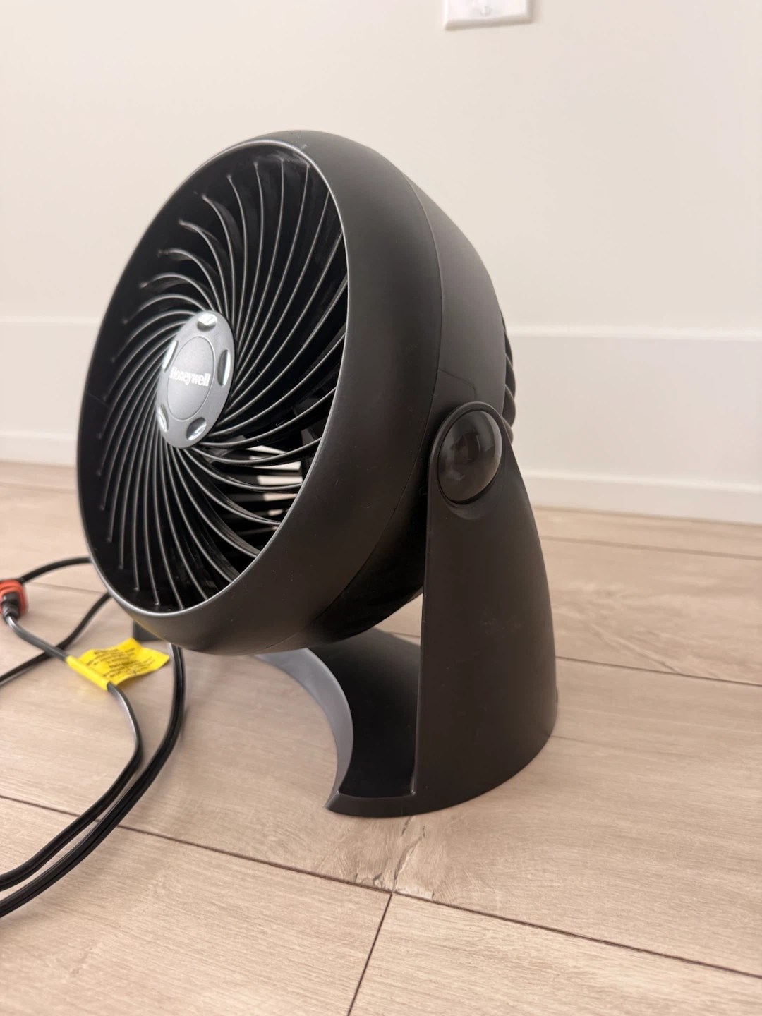 Honeywell TurboForce Air Circulator Fan - photo 2