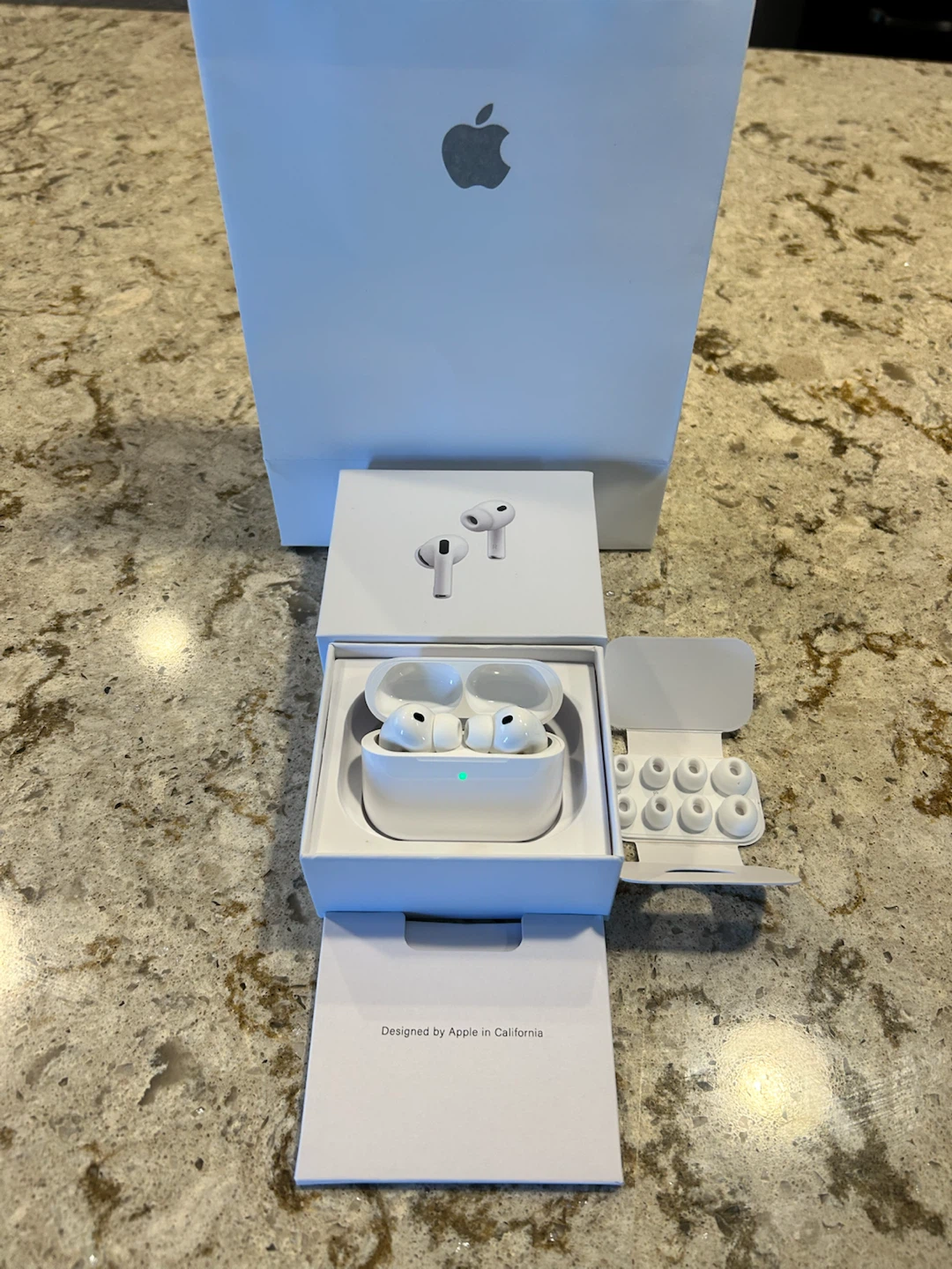 Apple AirPods Pro 3 - photo 2