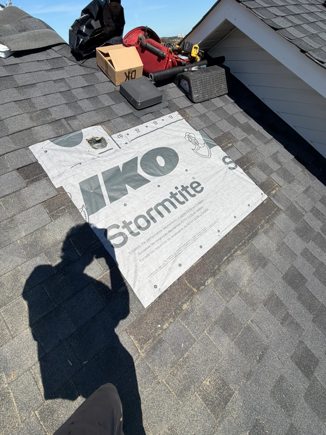 Roofing roof damage leak I fix it all contact me for more - photo 5