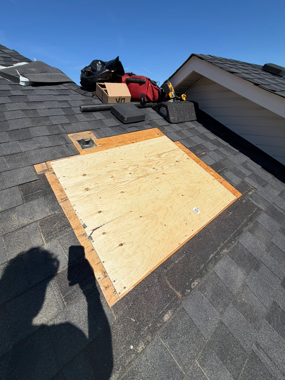 Roofing roof damage leak I fix it all contact me for more - photo 3
