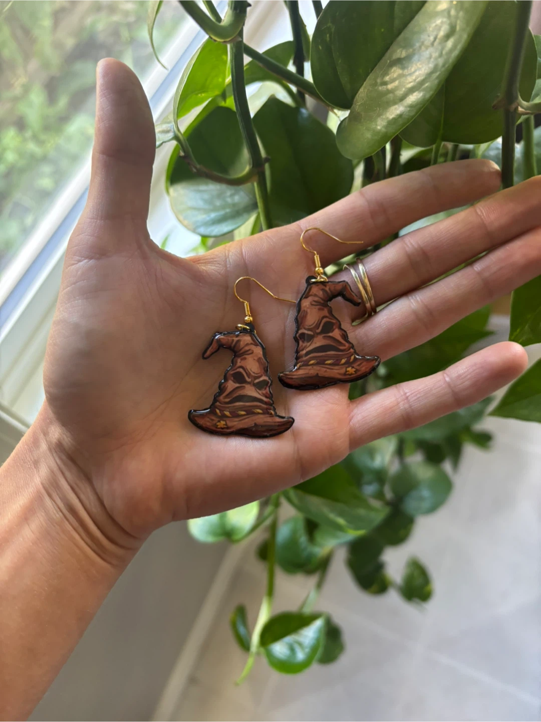 Talking hat earrings