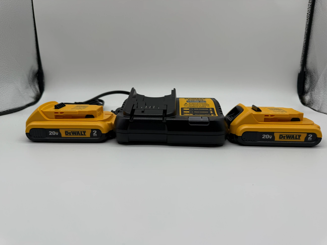 DEWALT 20V MAX 2.0Ah Compact Battery (2-Pack) +Charger DCB112