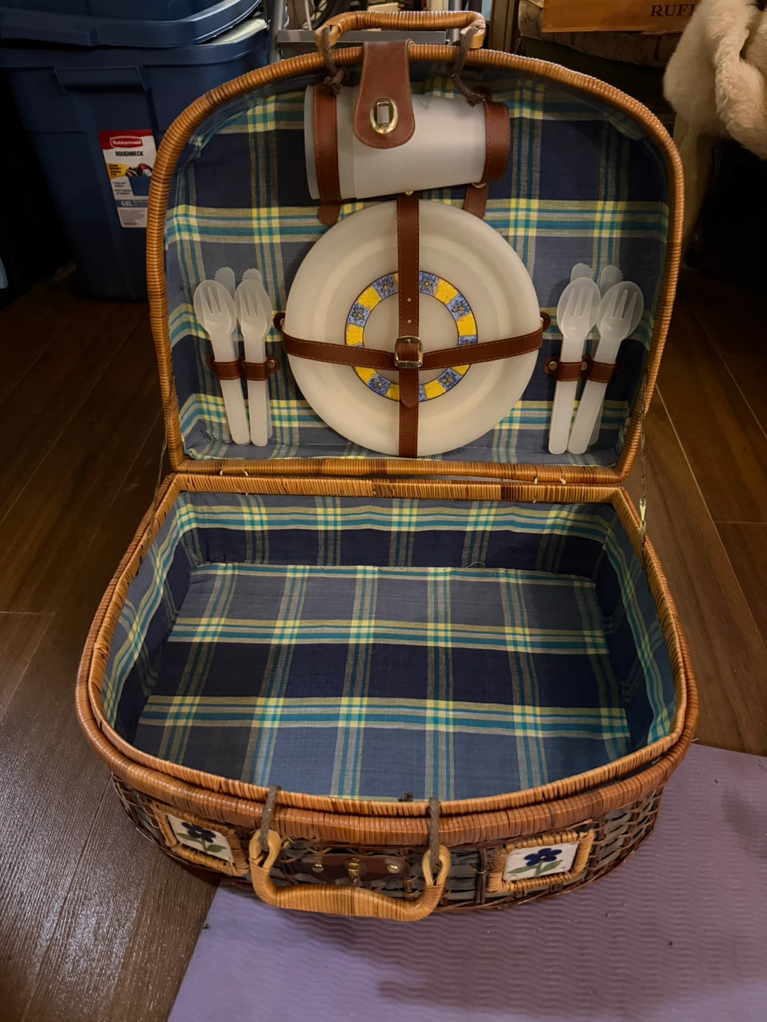 Wicker Picnic Basket with Dining Set