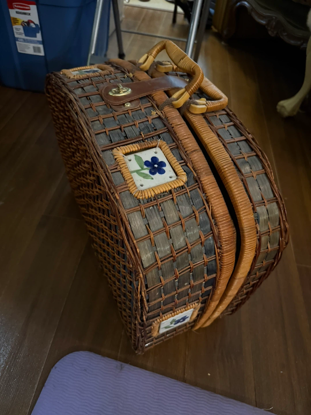 Wicker Picnic Basket with Dining Set - photo 3