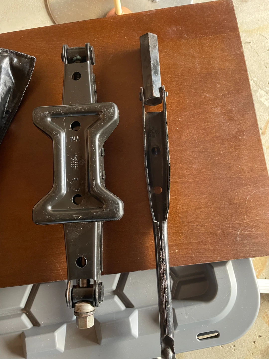 Automotive Scissor Jack and Handle Kit