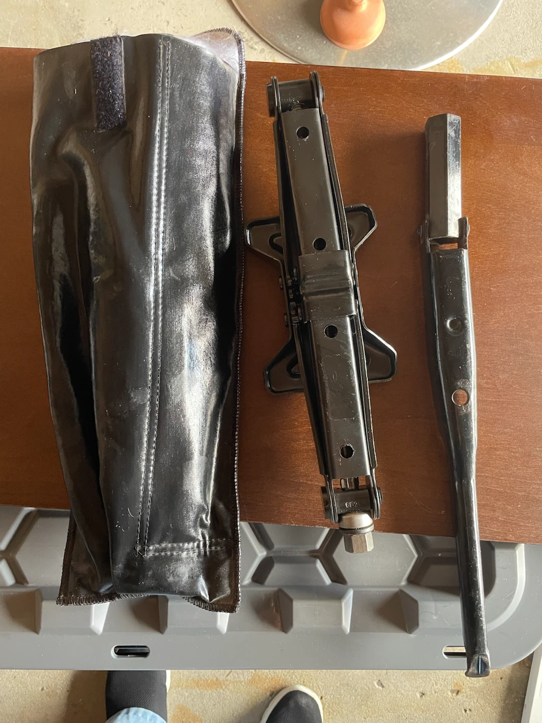 Automotive Scissor Jack and Handle Kit - photo 2