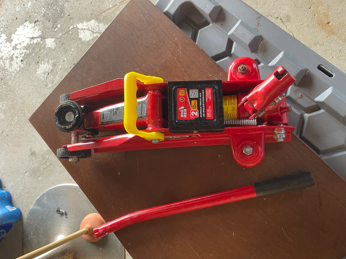 Torin Big Red 2 Ton Hydraulic Trolley Jack - photo 2
