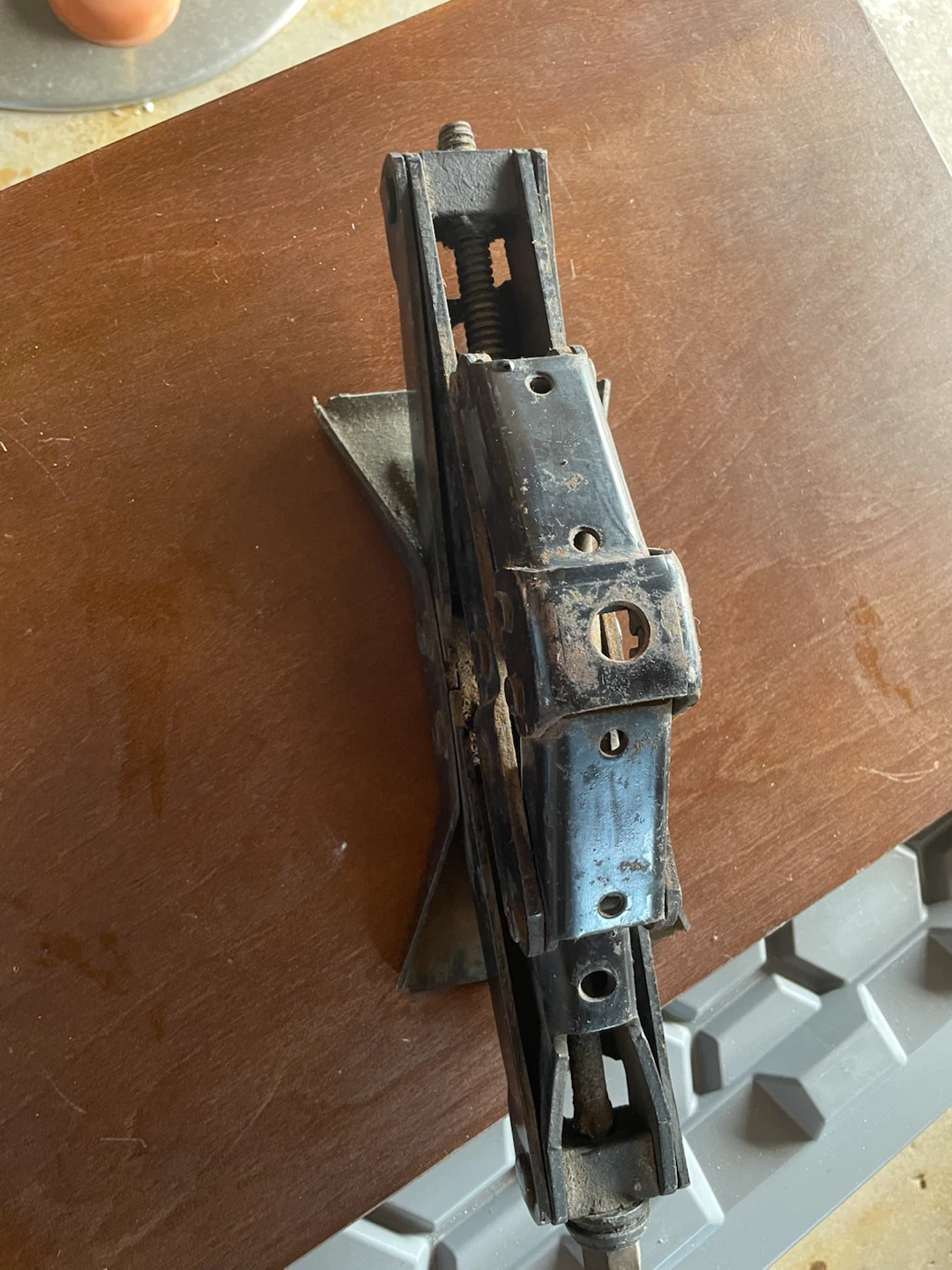 Chrysler Scissors Jack