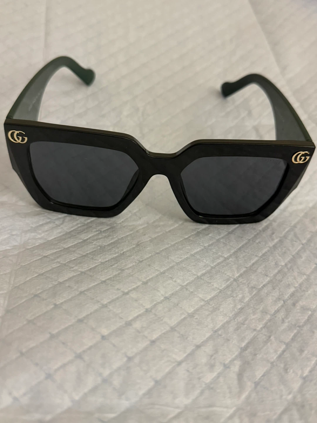 Gucci Sunglasses with Case - photo 3